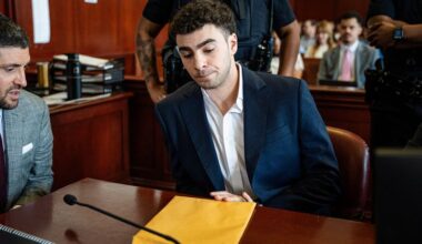 Mangione faces hearing ahead of trial over US health insurance CEO’s killing | The Mighty 790 KFGO