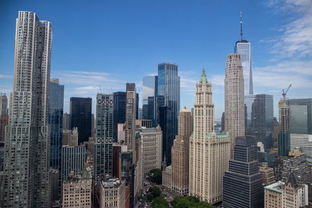View of the lower Manhattan and Midtown skylines from the David N. Dinkins Municipal Building, including the Empire State Building, Freedom Tower, Manhattan Bridge, and Williamsburg Bridge.