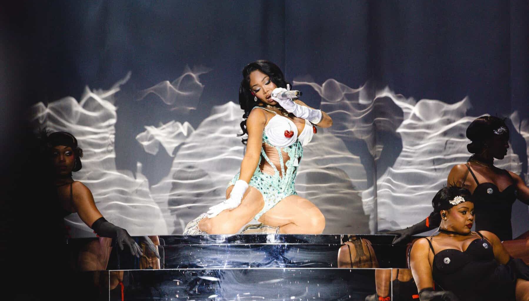 Summer Walker Makes Brooklyn Headlining Debut at Barclays Center on