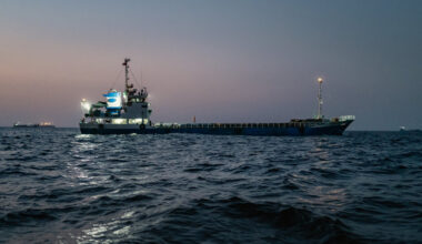 Oil Rises Amid Uncertainty Over Strait of Hormuz