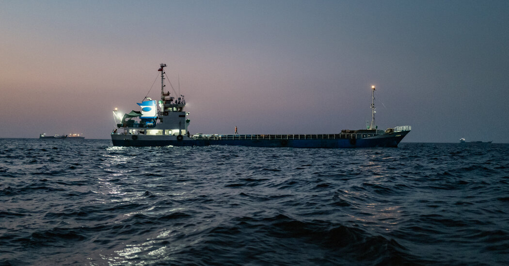 Oil Rises Amid Uncertainty Over Strait of Hormuz
