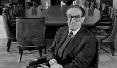 Alan Greenspan, Fed Chairman Through Prosperity and Crisis, Dies at 100