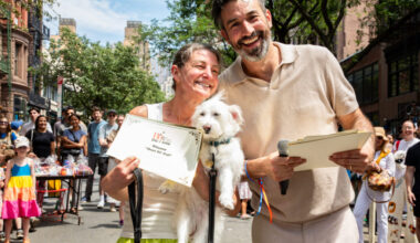 Emcee Quinn Ferree and Lady Chicken, winner of “Best Ol’ Pal” category. Photo: Julie Thompson/Brooklyn Eagle