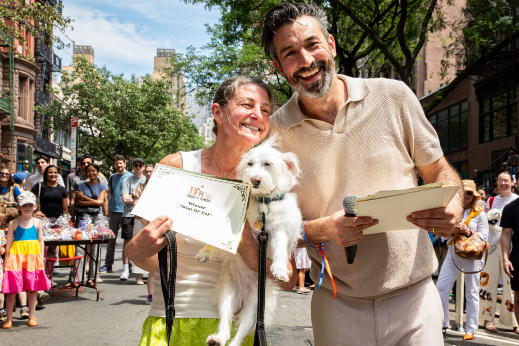 Emcee Quinn Ferree and Lady Chicken, winner of “Best Ol’ Pal” category. Photo: Julie Thompson/Brooklyn Eagle