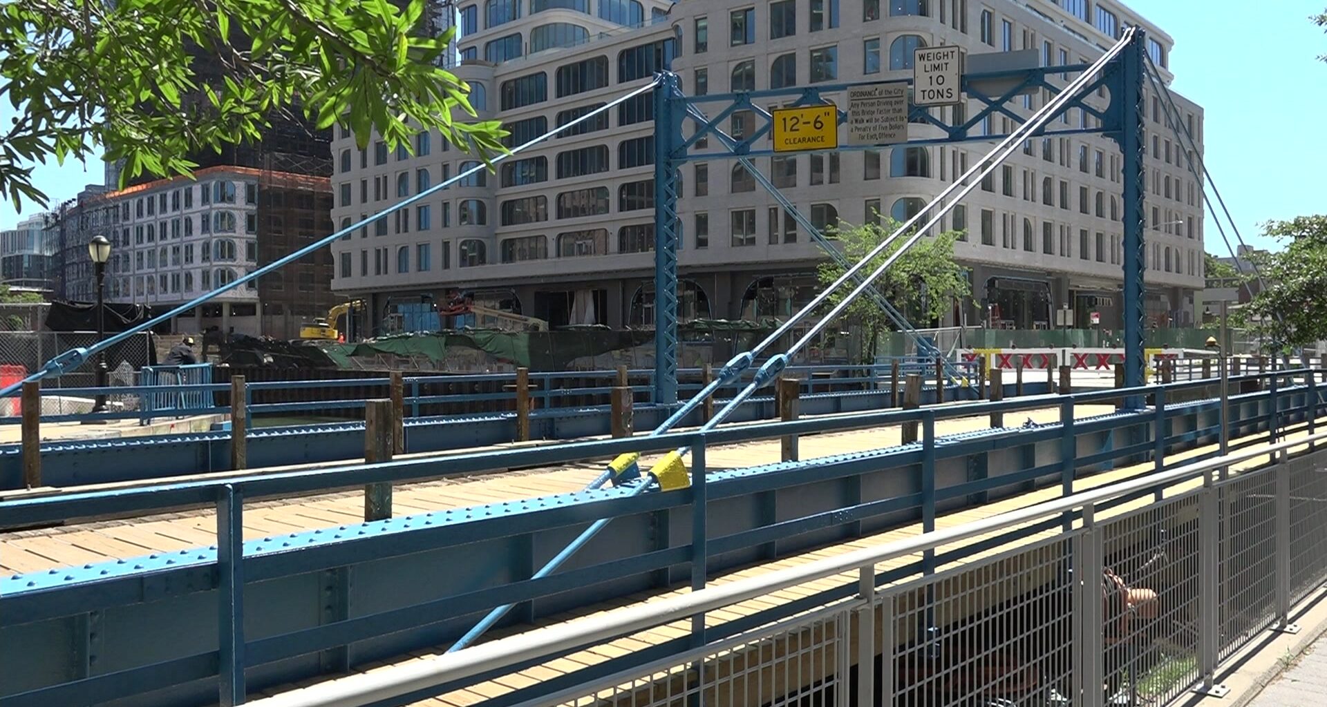 News 12 | Brooklyn | Gowanus Officials Push To Ban Cars On Carroll Street Bridge