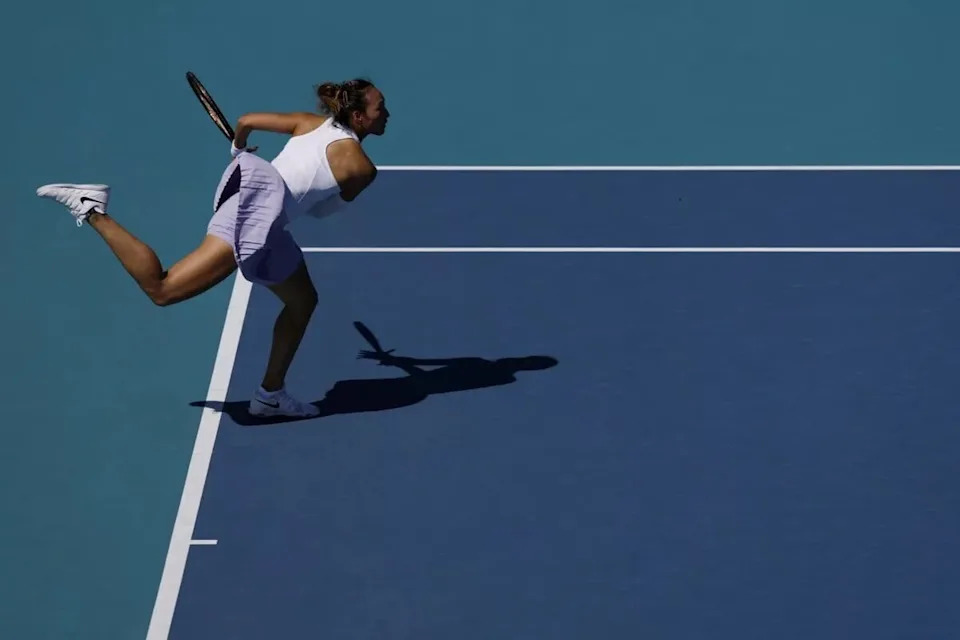 Mar 20, 2025; Miami, FL, USA; Zheng Qinwen (CHN) serves against Lauren Davis (USA) on day three of the Miami Open at Hard Rock Stadium. Mandatory Credit: Geoff Burke-Imagn Images | Source: Lastwordonsports.com - Jim Smith
