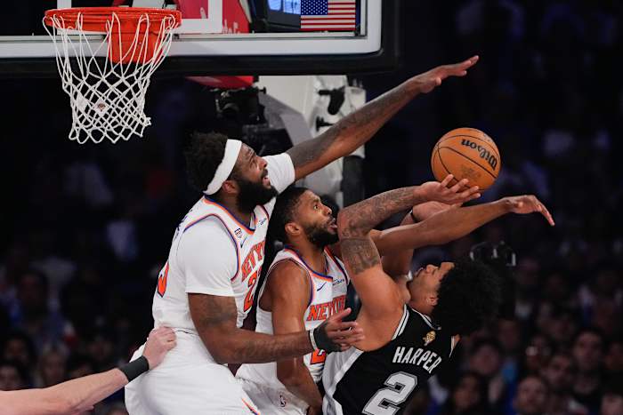 Knicks come from 29 down and beat the Spurs 107-106 for a 3-1 lead in the NBA Finals