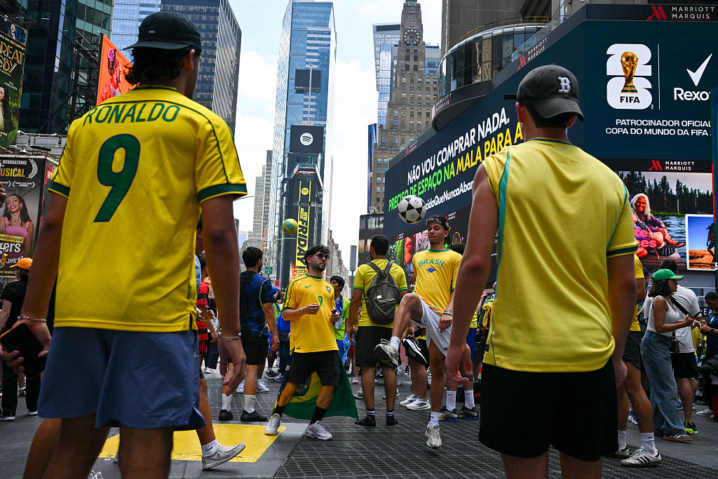 🎥 Even the police love it! Brazilians send New York wild