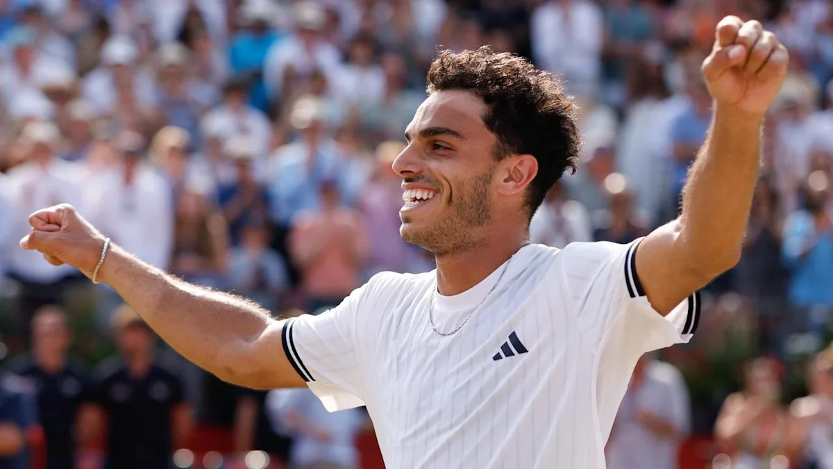 Forehand of Cerundolo and hand of God earn Queen's win
