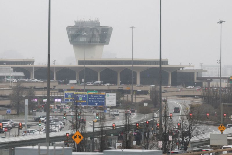 US extends flight limits at New York area airports