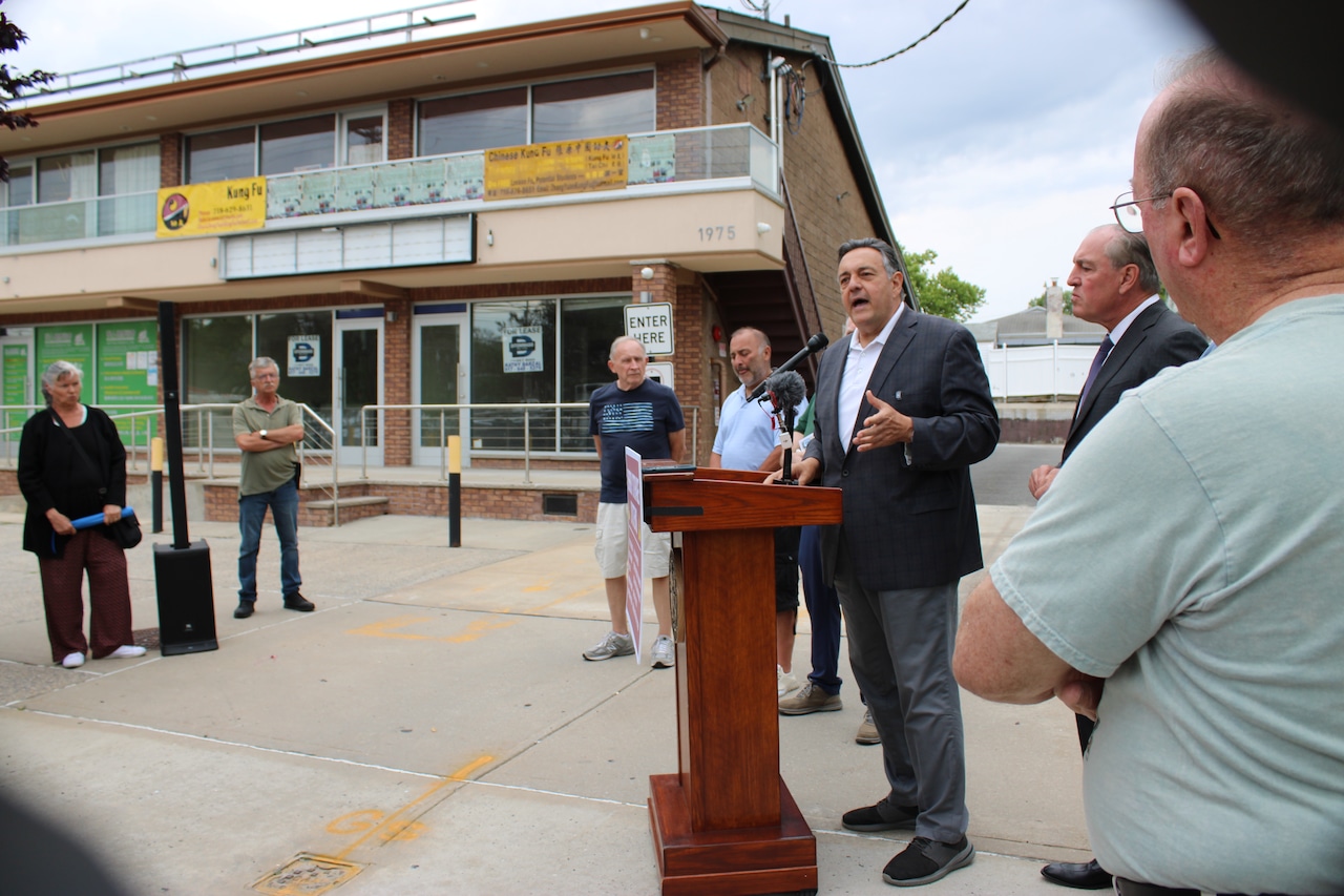 Officials blast plan for Staten Island battery facility near homes, atop active waterway