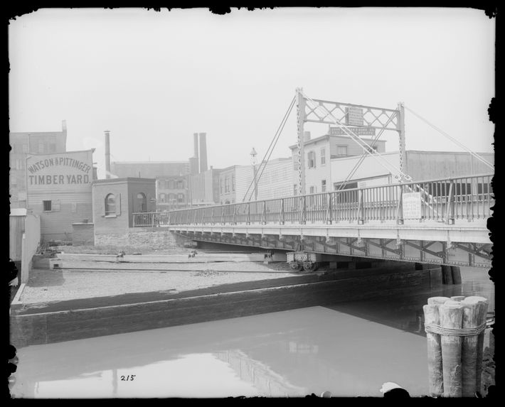 The bridge in 1903.