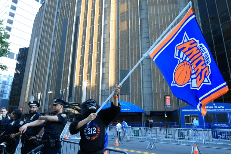 Trump gets cold hometown welcome at NBA Finals in New York