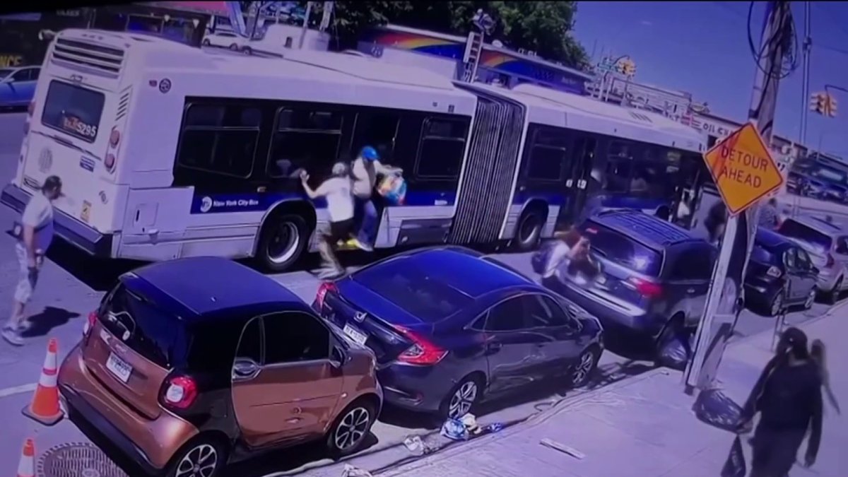 Chilling video shows gunman flee Bronx bus shooting that killed father – NBC New York