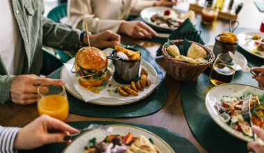 This NYC Gourmet Burger Chain Restaurant Stole Hearts And Stomachs Some 30 Years Before Shake Shack