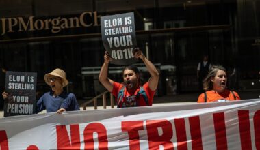 As SpaceX Makes Musk Trillionaire, Some Dissent on NYC’s Streets