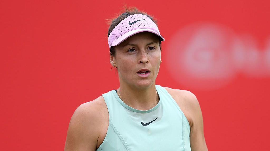 Champion Maria asks for respect after Queen's snub
