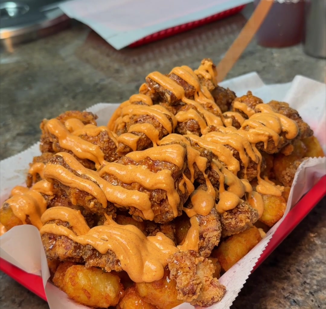Why NYC Foodies are Sprinting to Queens for This Crispy, Sauce-Drenched Mountain of Chicken and Tots