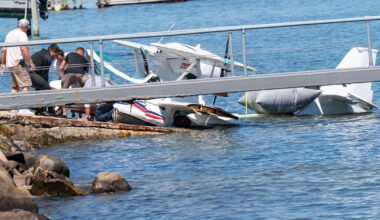 Queens pilot abandons seaplane in East River after wave crashes into it; second time pilot survives crash