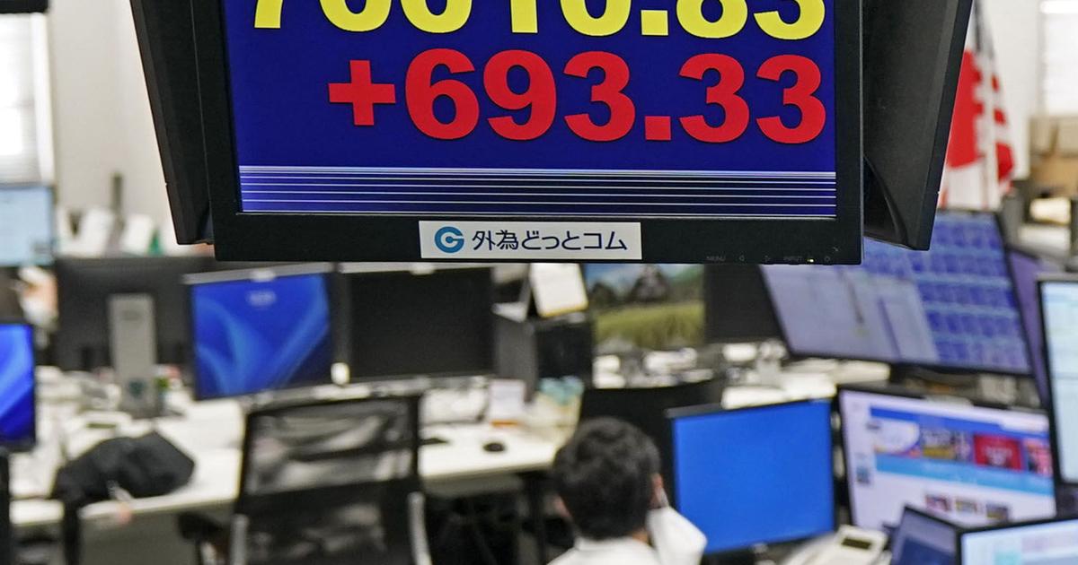 Oil drops below $80 per barrel, while tech stocks weigh on a mixed Wall Street | Stock Market