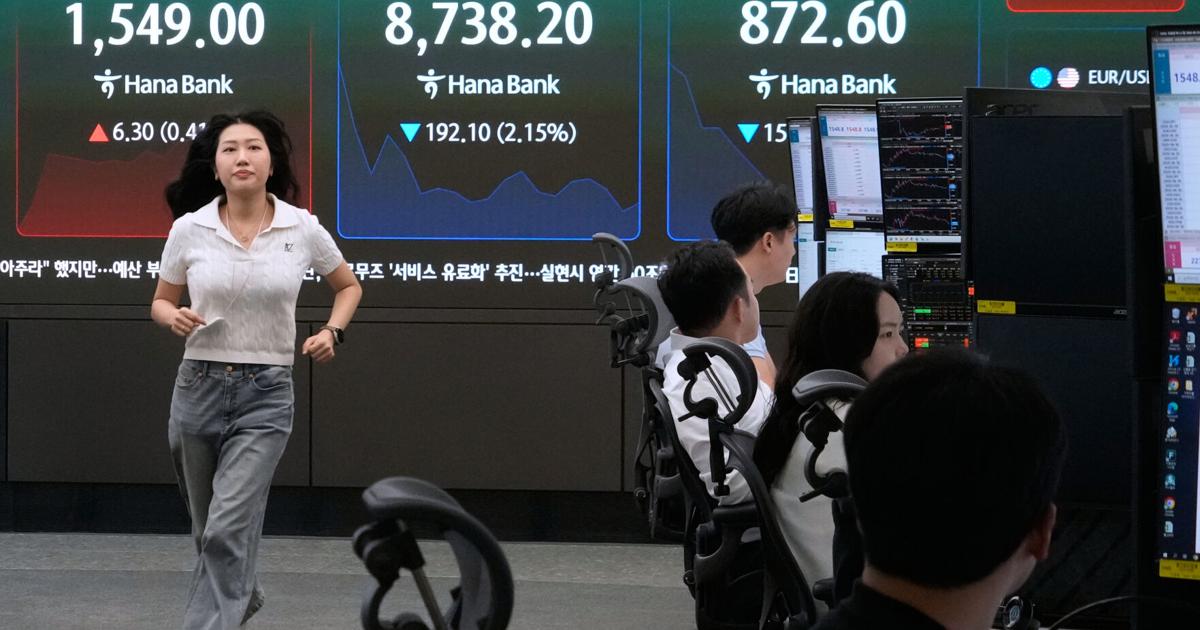 Most of Wall Street rises, but sinking AI stocks send it lower for the week | Stock Market
