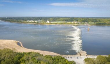 Brooklyn Park teacher taking 1,000 mile Mississippi River canoe trip to help students experience the outdoors | The Mighty 790 KFGO