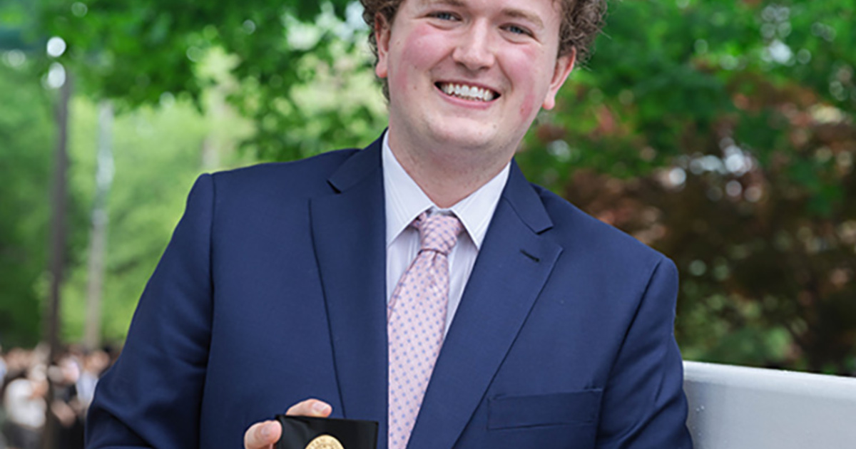 Manhattan University Awards William Walker ’26 Prestigious Joseph J. Gunn ’30 Alumni Medal