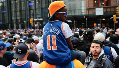 Knicks fans flood streets ahead of NBA championship parade, which might be NYC's largest ever