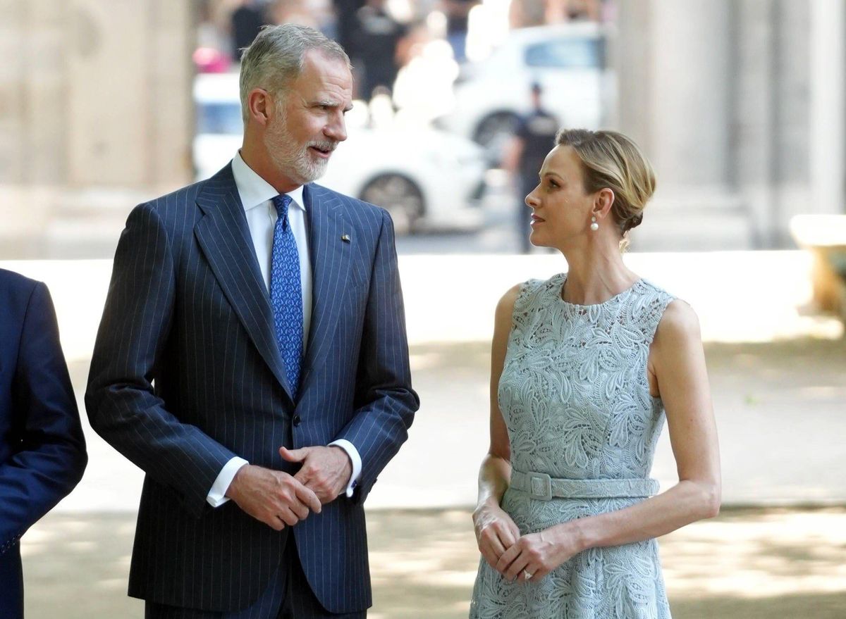 Princess Charlene of Monaco and King Felipe VI share a brief conversation during the Spain–Monaco royal encounter.
