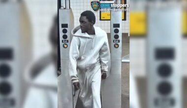 NYPD searching for man who punched MTA worker in Queens subway station