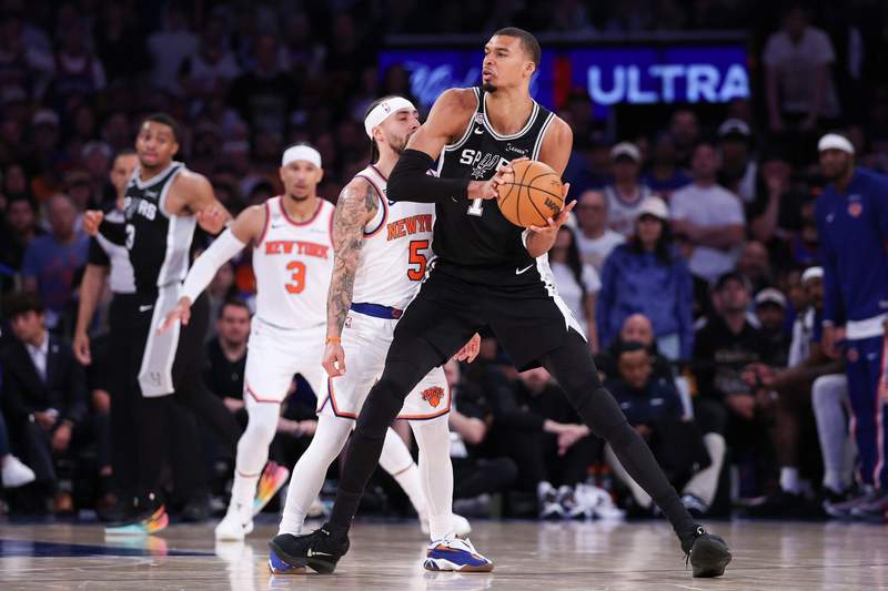 6’0 New York Knicks star gives Victor Wembanyama ‘last’ warning after controversial shove on Jalen Brunson