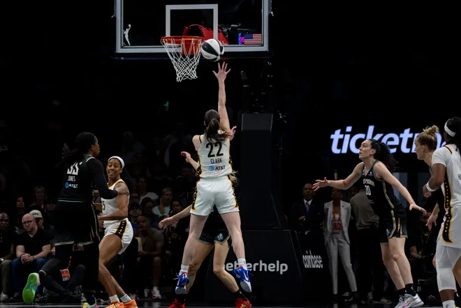 NEW YORK, NEW YORK - JUNE 6: Caitlin Clark #22 of the Indiana Fever shoots over Marine Johannes #23 of the New York Liberty at Barclays Center on June 6, 2026, in New York City. NOTE TO USER: User expressly acknowledges and agrees that, by downloading and/or using this Photograph, User is consenting to the terms and conditions of the Getty Images License Agreement. (Photo by Michelle Farsi/Getty Images)