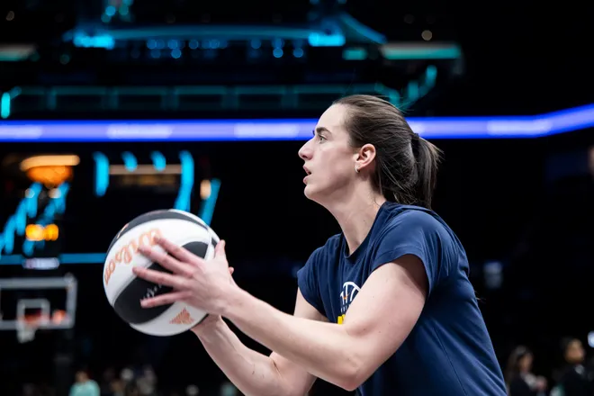 NEW YORK, NEW YORK - JUNE 6: Caitlin Clark #22 of the Indiana Fever warms up prior to the game against the New York Liberty at Barclays Center on June 6, 2026, in New York City. NOTE TO USER: User expressly acknowledges and agrees that, by downloading and/or using this Photograph, User is consenting to the terms and conditions of the Getty Images License Agreement. (Photo by Michelle Farsi/Getty Images)