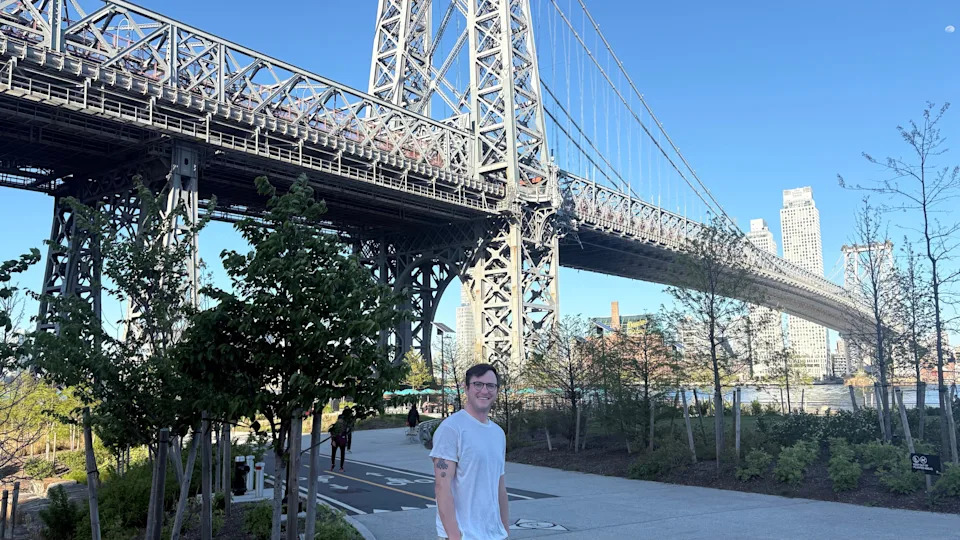 Man under Williamsburg bridge