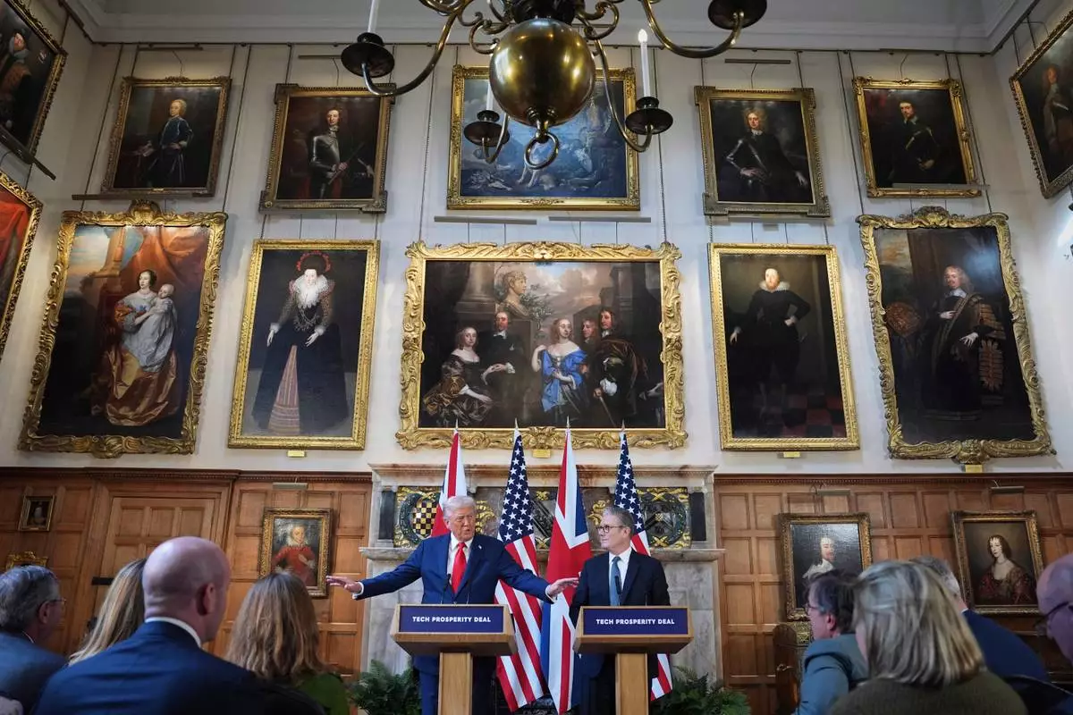 FILE - President Donald Trump gestures next to Britain's Prime Minister Keir Starmer during a joint press conference at Chequers near Aylesbury, England, Thursday, Sept. 18, 2025. (AP Photo/Evan Vucci, File)