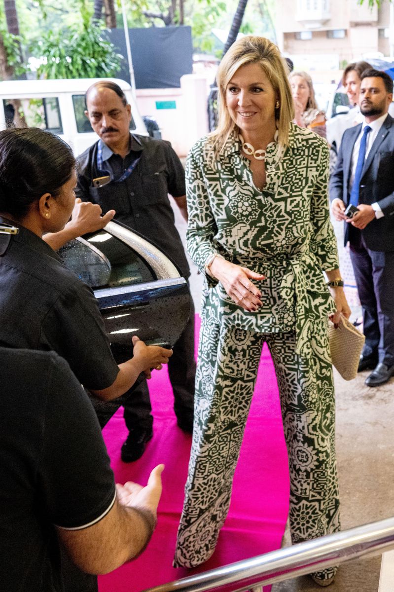 The Queen opted for a stylish summer outfit she's worn in the past