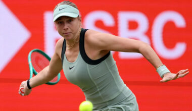 Queen's: Anisimova serving for first set as play resumes - watch