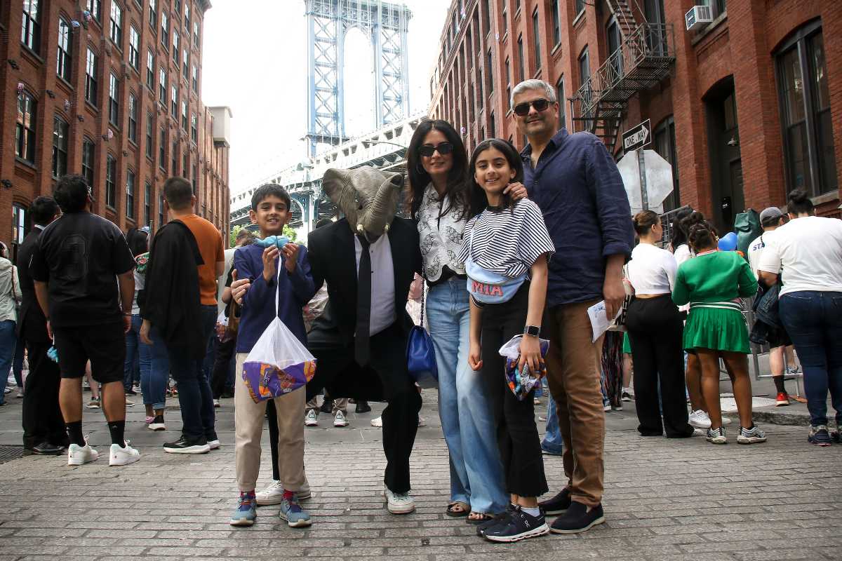 Dumbo Drop 2026: Thousands of toy elephants rain down as beloved fundraiser returns • Brooklyn Paper