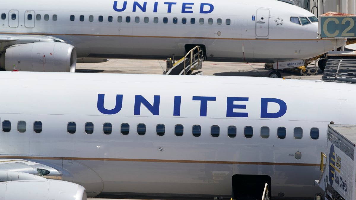 Hear it: Newark-bound United pilot declares, “We almost hit a drone” – NBC New York