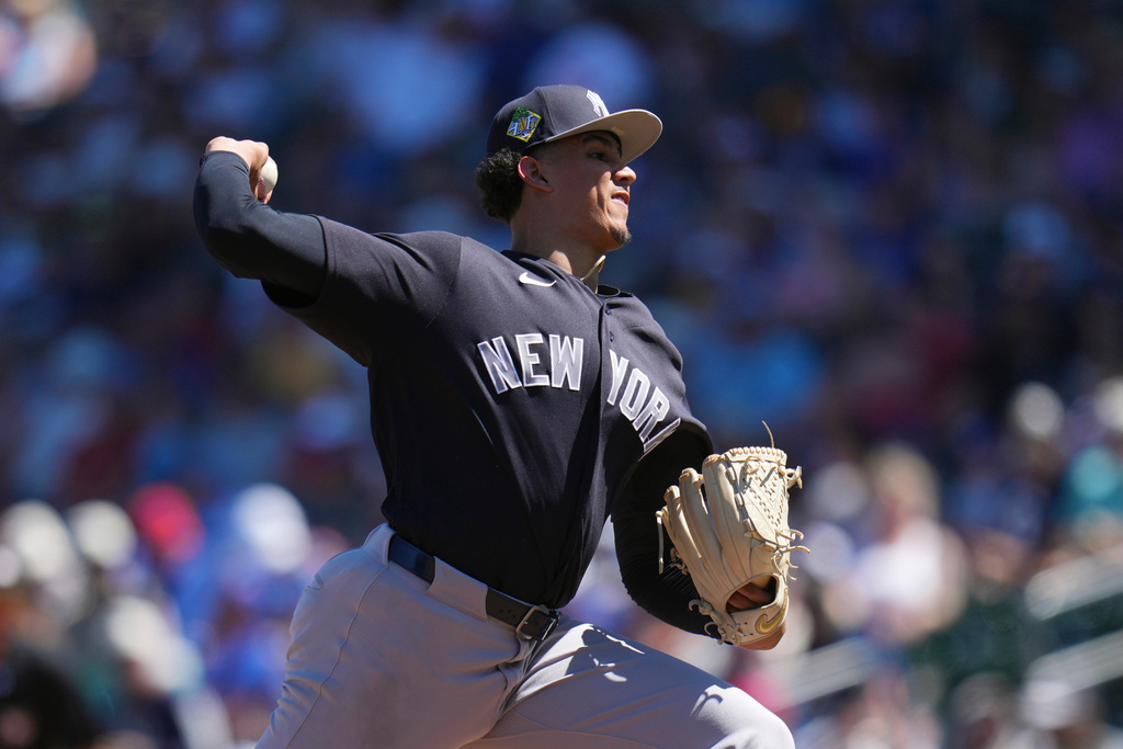 Yankees moving Carlos Lagrange to bullpen at Triple-A: source