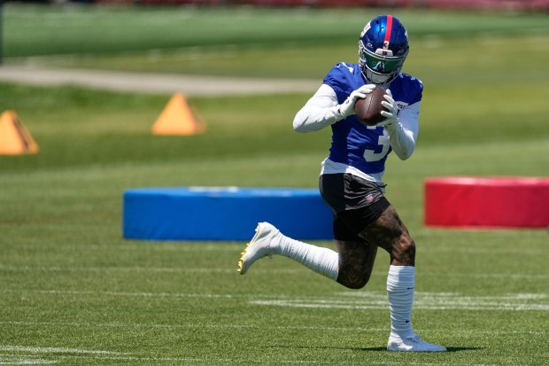 New York Giants' Odell Beckham Jr. makes a catch during a practice at the team's NFL football facilities in East Rutherford, N.J., Tuesday, June 9, 2026. 
