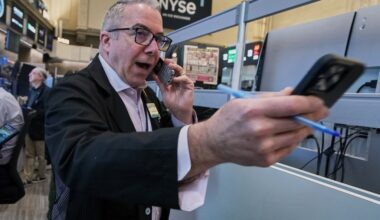US stocks drift near their records after oil prices fall