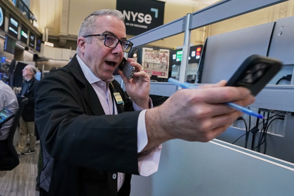 US stocks drift near their records after oil prices fall