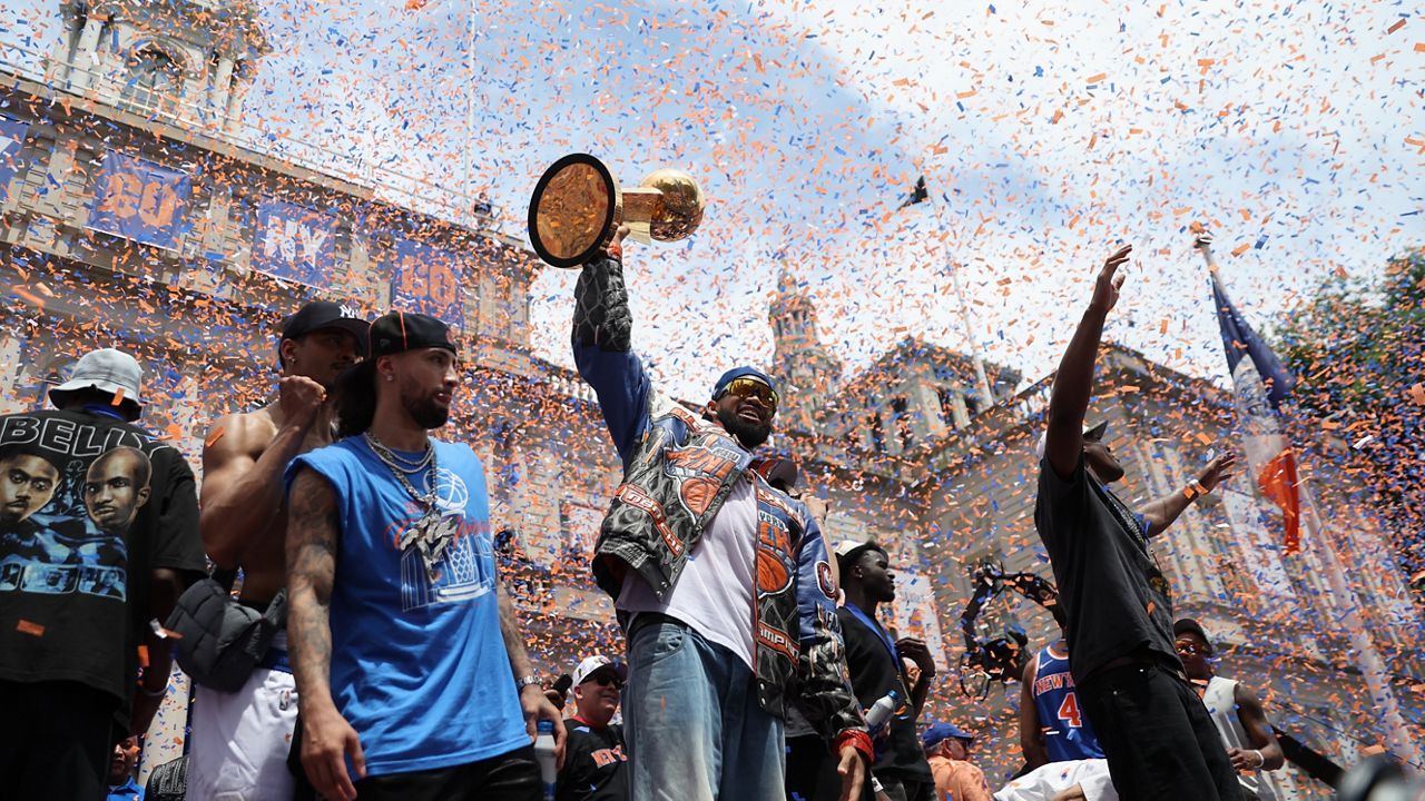 New York Knicks center Karl-Anthony Towns, center, celebrates with teammates during the New York Knicks' NBA championship parade Thursday, June 18, 2026, in New York. (AP Photo/Heather Khalifa)