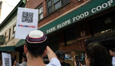 Pro-Israel activists rally against Park Slope Food Co-op’s Israeli products boycott • Brooklyn Paper