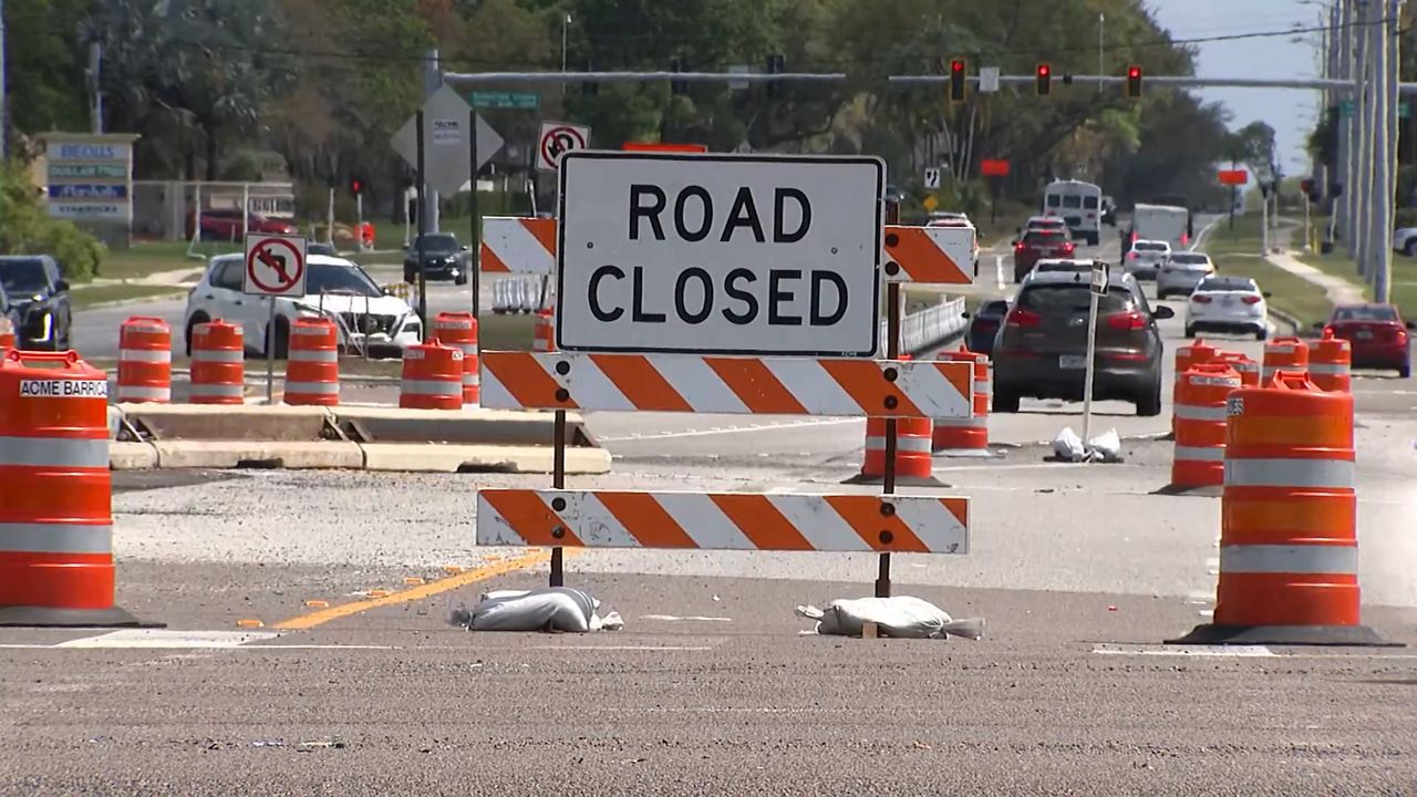 road closed and road work