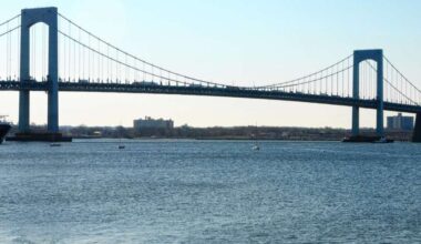 Seaplane crashes in East River off Queens; FDNY rescues two occupants