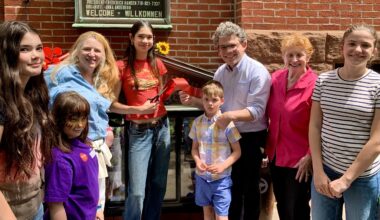 Young volunteers snipped the ribbon on Sunday to celebrate a new Brooklyn Heights Community Fridge. Photo: Mary Frost/Brooklyn Eagle