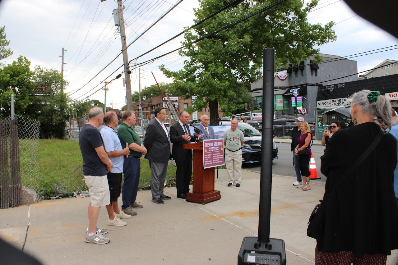Officials blast plan for Staten Island battery facility near homes, atop active waterway