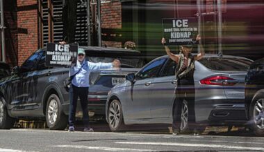 EXPOSED: Activists in Manhattan identify ICE agent vehicles parked on street in warning effort